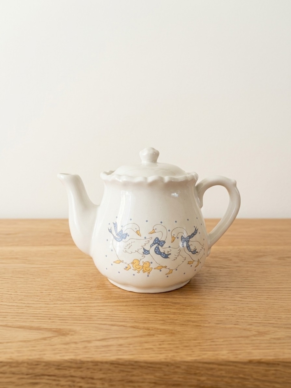 Vintage 80s Country Geese Ceramic Teapot with Lid | Blue Ribbon Cottagecore